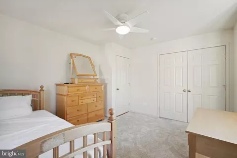 Bedroom - 2068 Kirby Rd, Mclean, VA 22101 photo 7 of 12