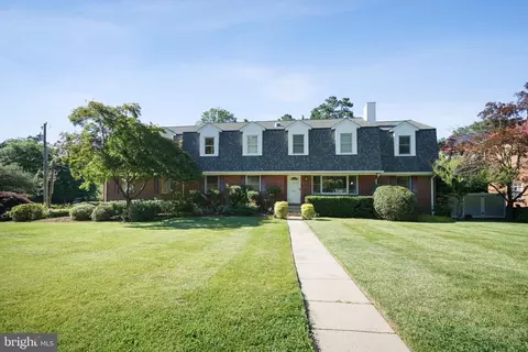 Exterior - 2068 Kirby Rd, Mclean, VA 22101 photo 5 of 14