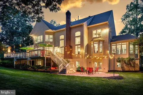 9771 Thorn Bush Dr, Fairfax Station, VA 22039