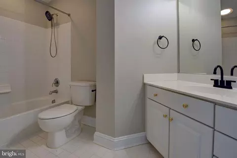 Bath - 1365 Hardison Ln, Mclean, VA 22102 photo 4 of 8