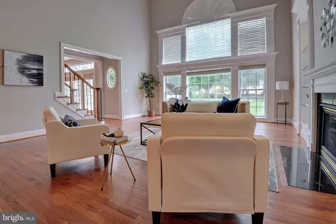 Living - 1365 Hardison Ln, Mclean, VA 22102 photo 4 of 6