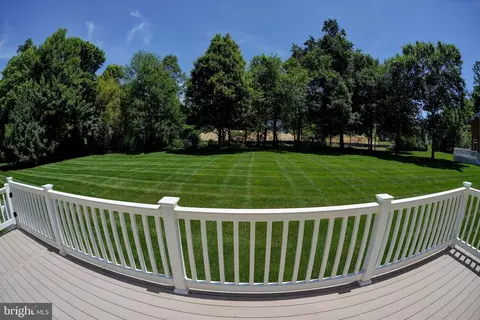 Exterior - 1365 Hardison Ln, Mclean, VA 22102 photo 5 of 7