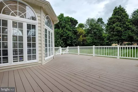 Exterior - 1365 Hardison Ln, Mclean, VA 22102 photo 6 of 7