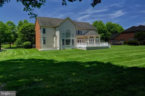 Exterior - 1365 Hardison Ln, Mclean, VA 22102 photo 4 of 7