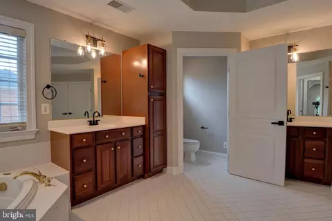 Bath - 1365 Hardison Ln, Mclean, VA 22102 photo 3 of 8