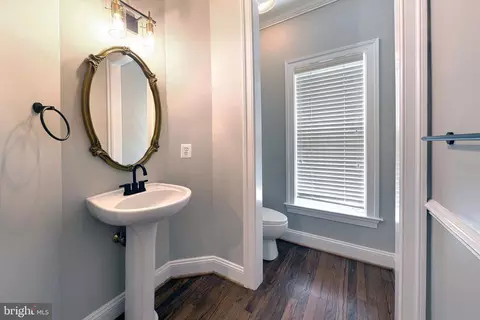 Entry Way - 1365 Hardison Ln, Mclean, VA 22102 photo 2 of 7