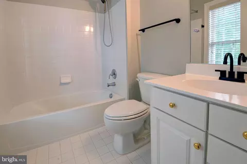 Bath - 1365 Hardison Ln, Mclean, VA 22102 photo 6 of 8