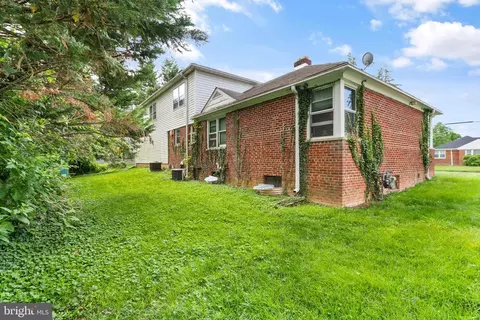 Exterior - 6508 Chesterfield Ave, Mclean, VA 22101 photo 9 of 19