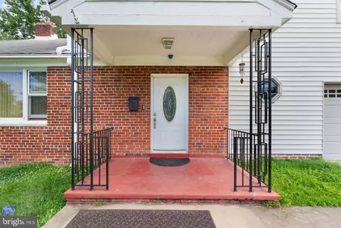 Exterior - 6508 Chesterfield Ave, Mclean, VA 22101 photo 5 of 19