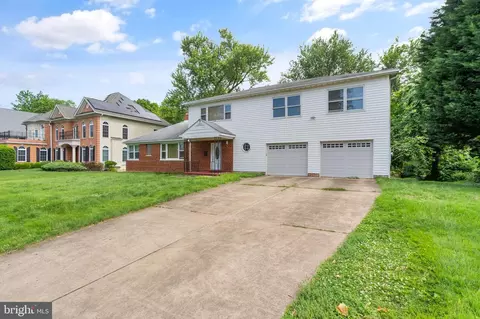 Exterior - 6508 Chesterfield Ave, Mclean, VA 22101 photo 2 of 19
