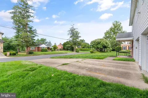 Exterior - 6508 Chesterfield Ave, Mclean, VA 22101 photo 7 of 19