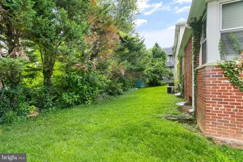 Exterior - 6508 Chesterfield Ave, Mclean, VA 22101 photo 8 of 19