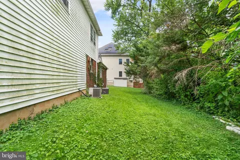 Exterior - 6508 Chesterfield Ave, Mclean, VA 22101 photo 10 of 19