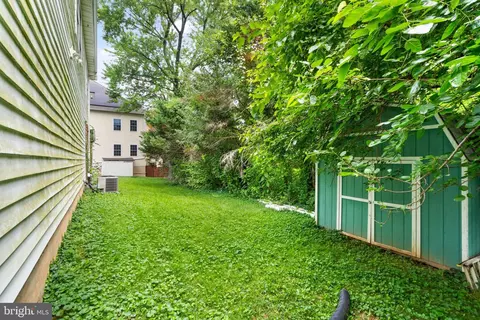 Exterior - 6508 Chesterfield Ave, Mclean, VA 22101 photo 11 of 19