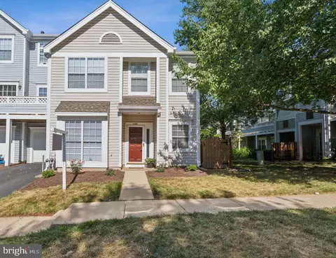 14461 Fallscliff Ln #53, Centreville, VA 20120