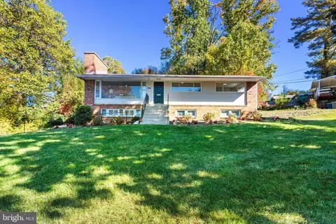 4011 Terrace Dr, Annandale, VA 22003