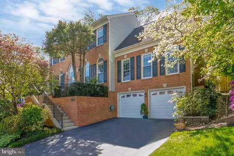 8713 Middleford Dr, Springfield, VA 22153