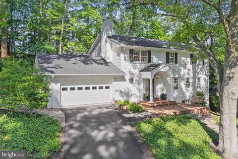6210 Foxcroft Rd, Alexandria, VA 22307