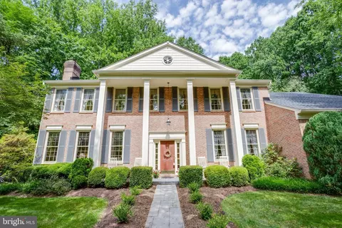 8612 Beaver Pond Ln, Fairfax Station, VA 22039