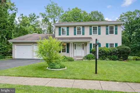 1427 Valley Mill Ct, Herndon, VA 20170
