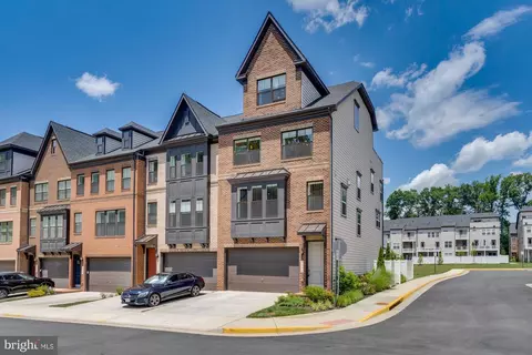 3892 Rainier Dr, Fairfax, VA 22033