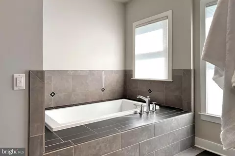 Bath - 7912 Jansen Dr, Springfield, VA 22152 photo 4 of 12