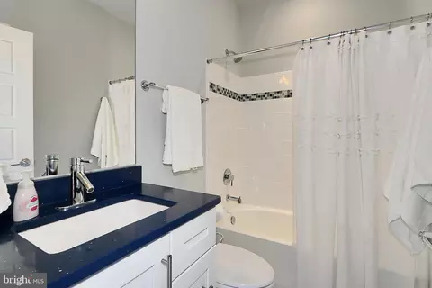Bath - 7912 Jansen Dr, Springfield, VA 22152 photo 8 of 12