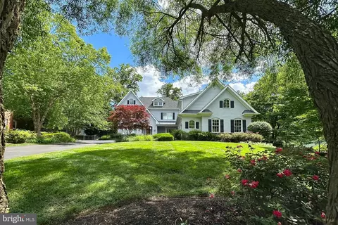 7912 Jansen Dr, Springfield, VA 22152