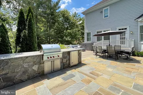 Exterior - 7912 Jansen Dr, Springfield, VA 22152 photo 15 of 20