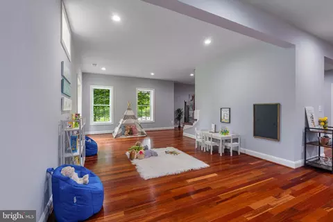 Entry Way - 1628 Kirby Rd, Mclean, VA 22101 photo 10 of 11