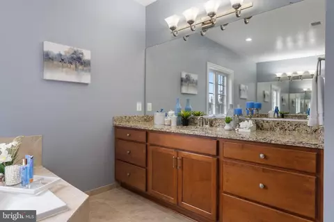 Bath - 1628 Kirby Rd, Mclean, VA 22101 photo 4 of 8
