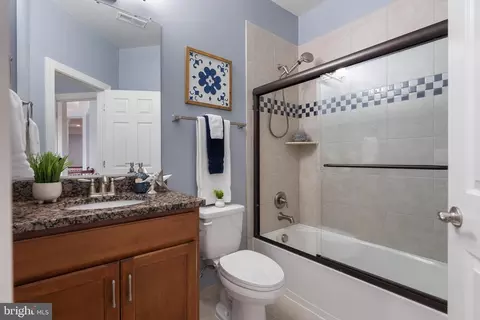 Bath - 1628 Kirby Rd, Mclean, VA 22101 photo 6 of 8