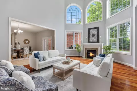 Living - 1628 Kirby Rd, Mclean, VA 22101 photo 3 of 6