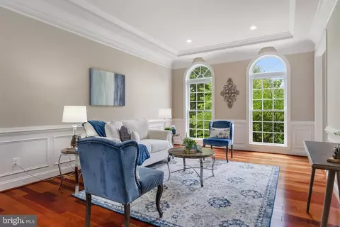 Living - 1628 Kirby Rd, Mclean, VA 22101 photo 5 of 6
