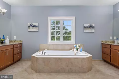 Bath - 1628 Kirby Rd, Mclean, VA 22101 photo 3 of 8