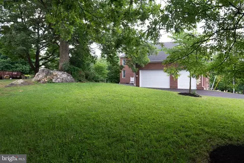 Exterior - 1628 Kirby Rd, Mclean, VA 22101 photo 7 of 10