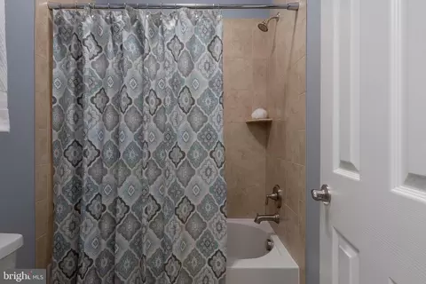 Bath - 1628 Kirby Rd, Mclean, VA 22101 photo 5 of 8