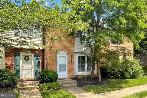 5743 Independence Cir, Alexandria, VA 22312