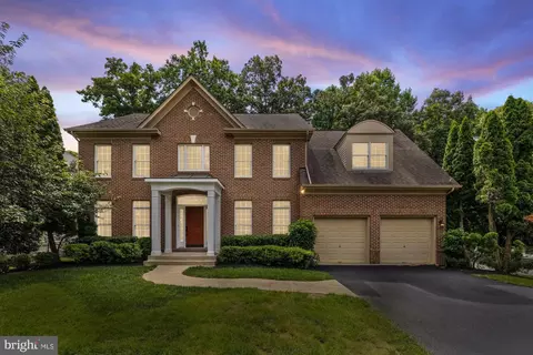 2541 Sandburg St, Dunn Loring, VA 22027