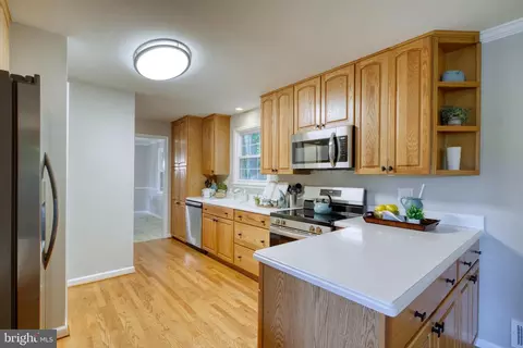 6710 Sydenstricker Rd, Springfield, VA 22152 photo 3