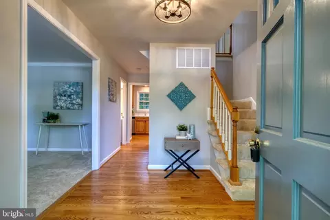 6710 Sydenstricker Rd, Springfield, VA 22152 photo 2