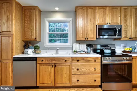6710 Sydenstricker Rd, Springfield, VA 22152 photo 20