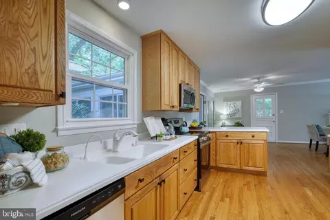 6710 Sydenstricker Rd, Springfield, VA 22152 photo 19
