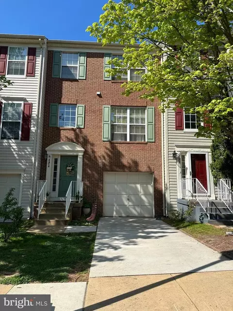2474 Rolling Plains Dr, Herndon, VA 20171