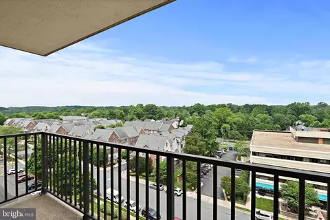 6800 Fleetwood Rd #815, Mclean, VA 22101