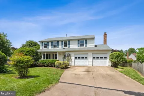 14611 Farm Pond Ct, Centreville, VA 20120