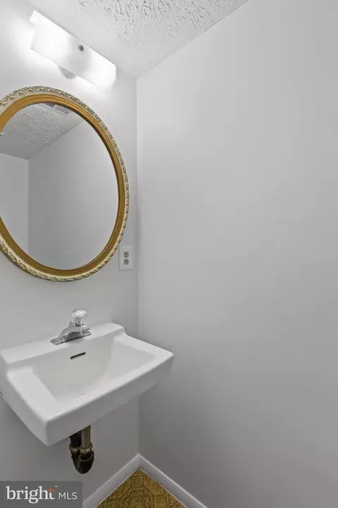 Bath - 9008 Golden Leaf Ct, Springfield, VA 22153 photo 6 of 6