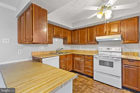 Kitchen - 9008 Golden Leaf Ct, Springfield, VA 22153 photo 1 of 4