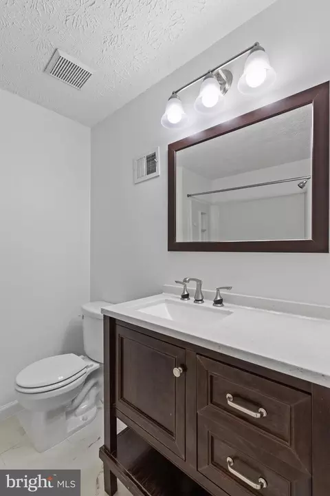 Bath - 9008 Golden Leaf Ct, Springfield, VA 22153 photo 5 of 6