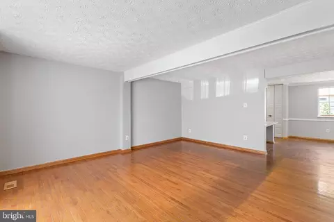 Living - 9008 Golden Leaf Ct, Springfield, VA 22153 photo 3 of 4